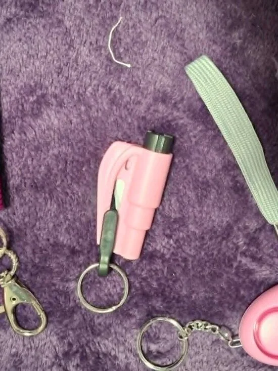 NWOT Paisly Design Safety Keychain w/Pepper Spray - Picture 3 of 5